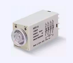 使用延時繼電器功能之間的差異，施加電壓或釋放電壓